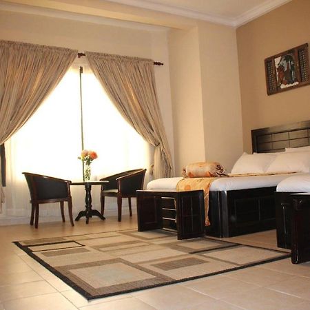 Palm Spring Resort Monrovia Ngoại thất bức ảnh