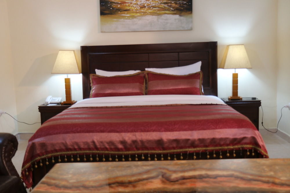 Palm Spring Resort Monrovia Ngoại thất bức ảnh