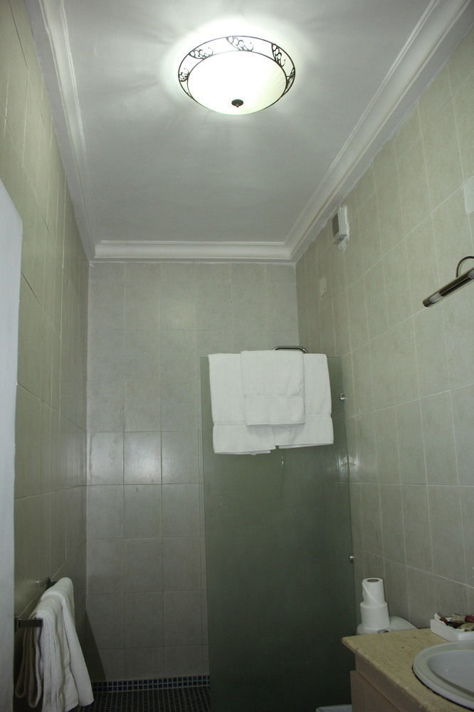 Palm Spring Resort Monrovia Ngoại thất bức ảnh