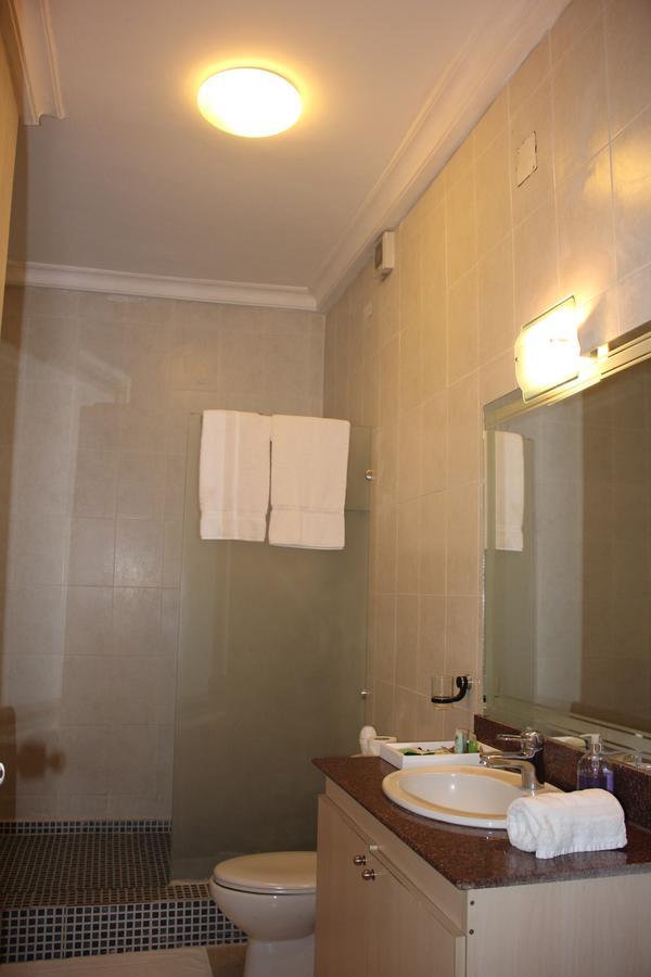 Palm Spring Resort Monrovia Ngoại thất bức ảnh