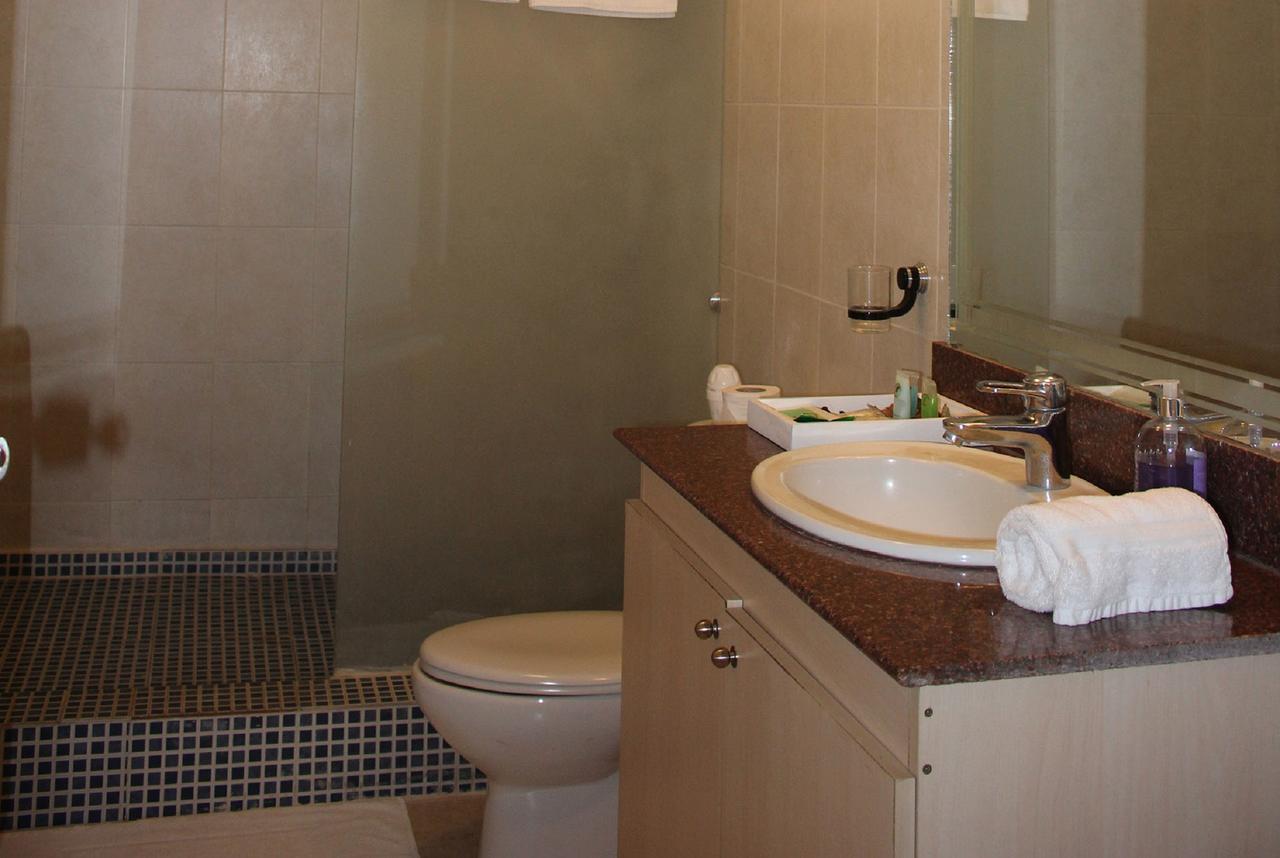 Palm Spring Resort Monrovia Ngoại thất bức ảnh