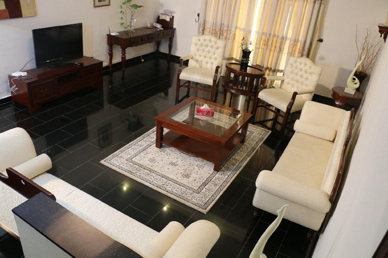 Palm Spring Resort Monrovia Ngoại thất bức ảnh