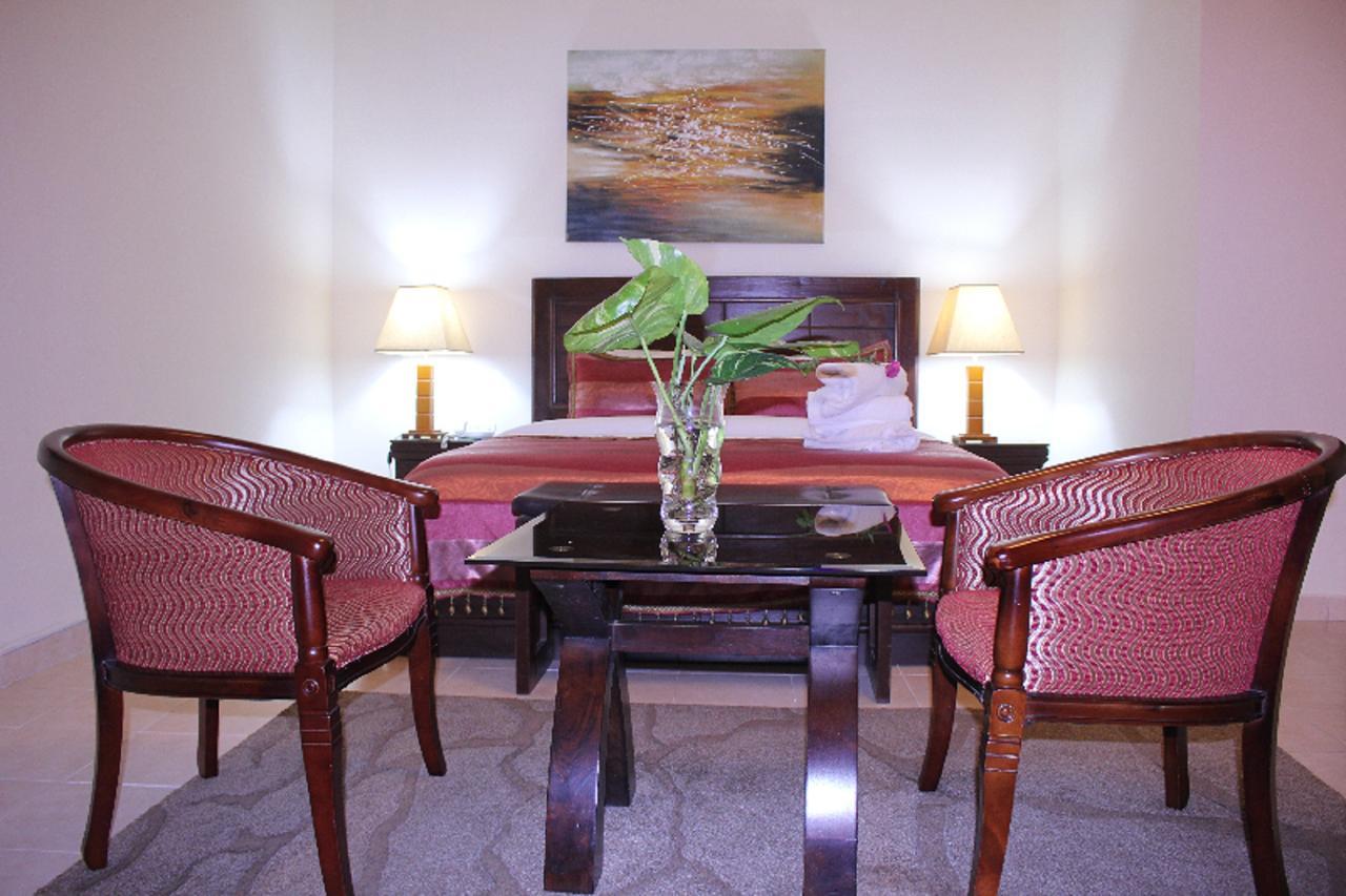 Palm Spring Resort Monrovia Ngoại thất bức ảnh