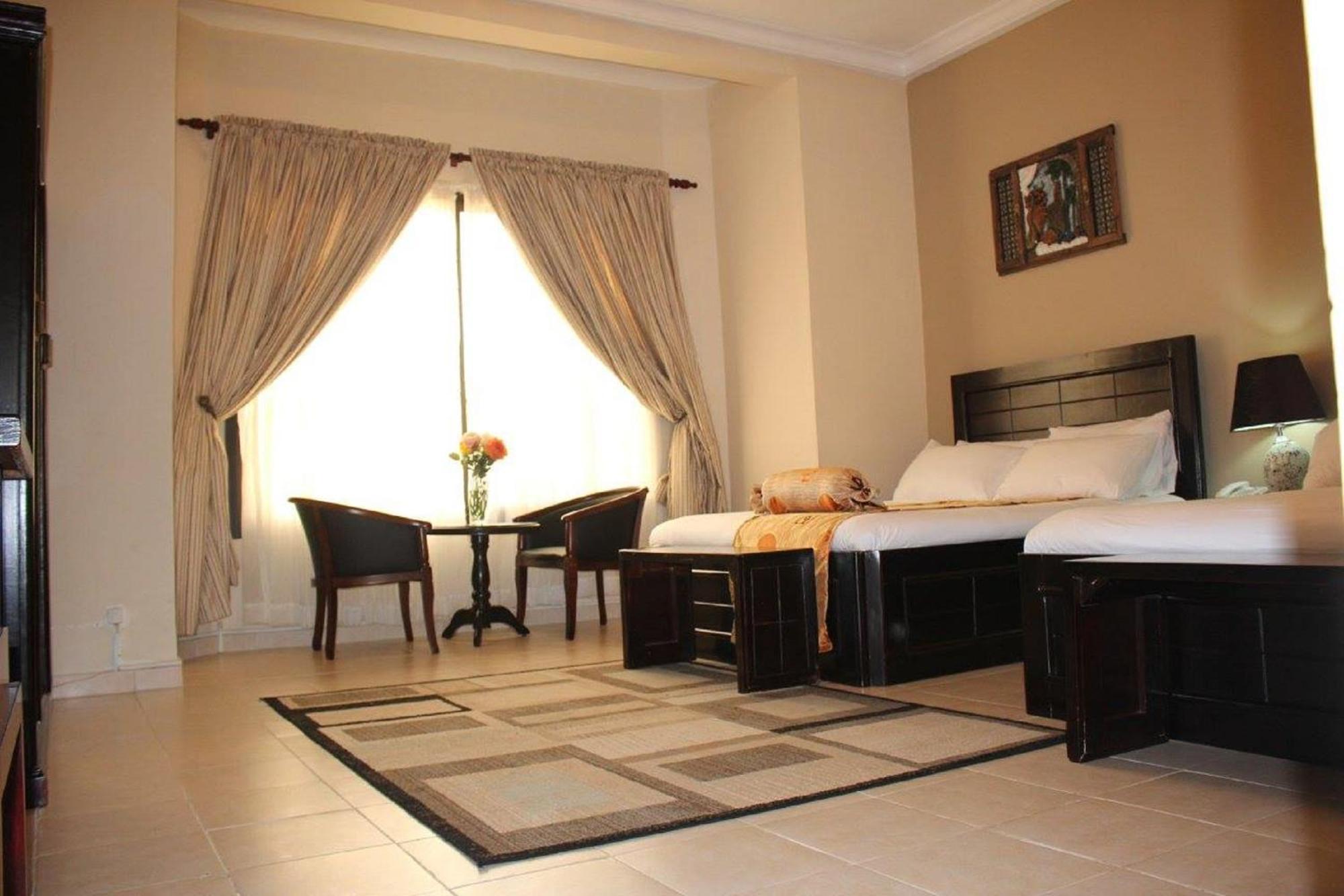 Palm Spring Resort Monrovia Ngoại thất bức ảnh