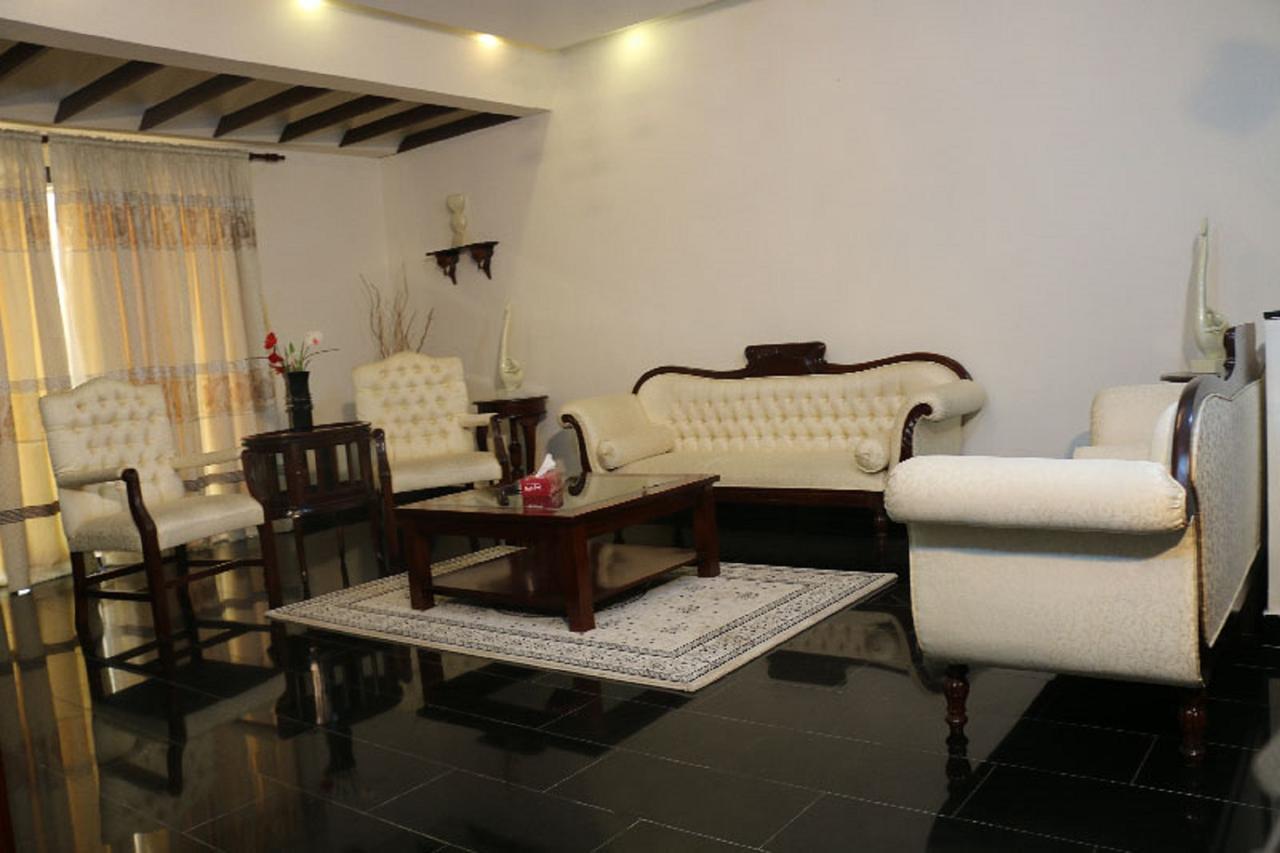 Palm Spring Resort Monrovia Ngoại thất bức ảnh